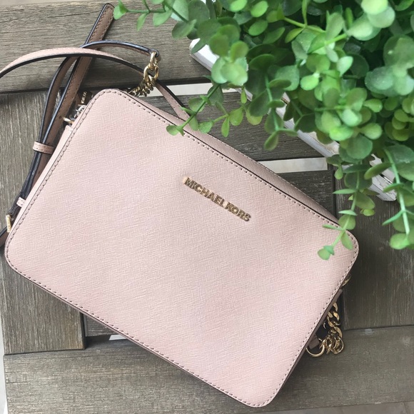 Michael Kors Handbags - Michael Kors Crossbody
